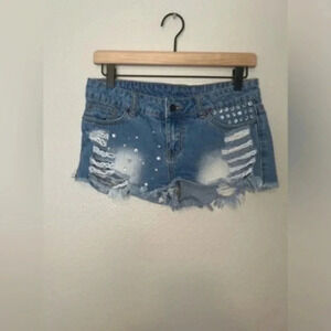 Lite cut off denim shorts with rhinestones♥️